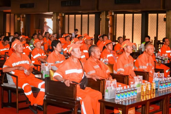 正规配资 “果子熟了”联合西安多个街道邀百名环卫工享非遗清凉