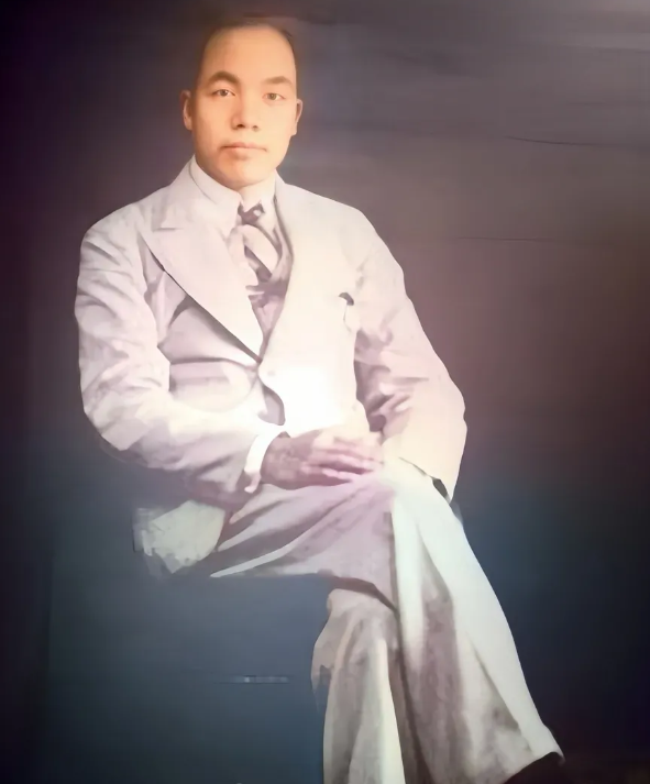 正规配资 这是毛泽民在上海当“老板”留下的照片